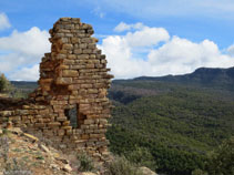 Ruïnes d´una torre del castell.