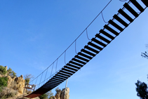 El pont penjant vist des del pas de l´Arítjol.