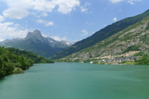 L´embassament (N) des de la presa.