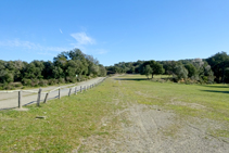 Esplanada davant de Santa Coloma de Fitor.