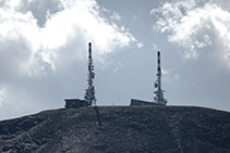 Les dues torres de telecomunicacions de la Torreta de l´Orri.