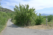 Collada de Mentui, creuament de pistes i camins.