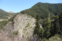 Esperó rocós per on passa el camí.