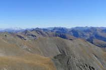 Les muntanyes de la vall de Ransol des del pic de l´Estanyó.