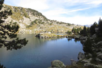 Arribant a la sortida d´aigües de l´estany Gémena de Baix.