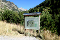 Panell explicatiu de la Ribera de Sant Martí al Parc Nacional d´Aigüestortes i Estany de Sant Maurici.