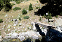 Pont de fusta sobre el riu del barranc del Port de Rus.