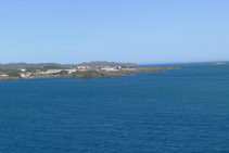 Punta septentrional (N) de la badia de Cadaqués des del far de Cala Nans.