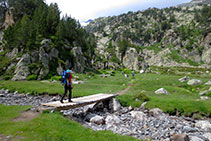 Pont que precedeix el trencall cap a la vall de Barrancs.