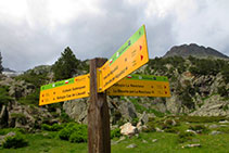 Senyalització vertical a l´entrada de la vall de Barrancs, a l´extrem S del Plan d´Aigualluts.