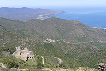 Monestir de Sant Pere de Rodes des del castell de Verdera.