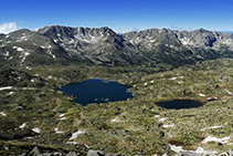 L´estany de l´Illa i la capçalera de la vall del Madriu.