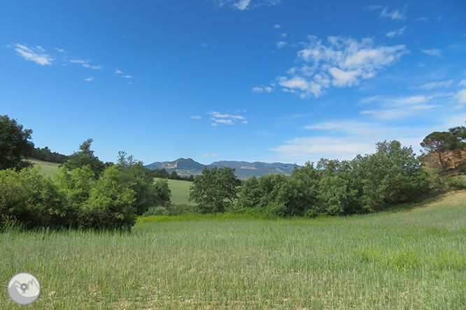 L’ermita de la Posa, el Parc Cretaci i les fortificacions del Front del Pallars des d’Isona 1 