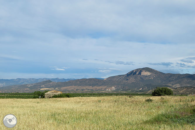 L’ermita de la Posa, el Parc Cretaci i les fortificacions del Front del Pallars des d’Isona 1 