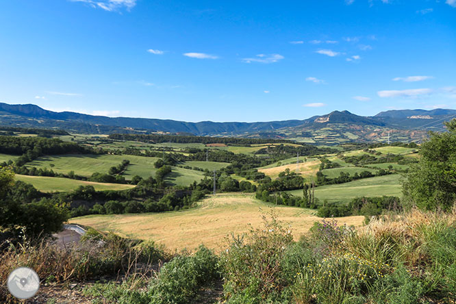 L’ermita de la Posa, el Parc Cretaci i les fortificacions del Front del Pallars des d’Isona 1 