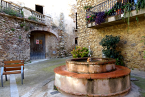 Plaça Garriguella, casc antic de Peralada.