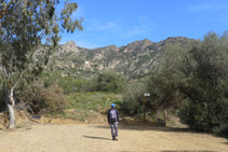 Creuem l´esplanada i comencem a guanyar altura.