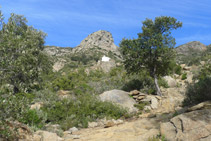 L´ermita de Sant Onofre, el nostre objectiu, al fons.