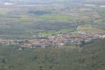 Palau-saverdera als nostres peus.