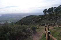 Agafem el camí que surt des de l´extrem S de l´àrea del Mas Ventós.