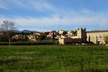 Vistes del poble de Capmany.