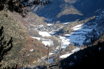 La Vallferrera i el poble d´Alins des del mirador de les Fargues.