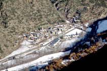 El poble d´Ainet de Besan des del mirador de les Fargues.