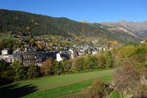 Vistes de la Massana des de la carretera.