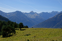 La serralada pirinenca baixant cap a Arres de Sus.
