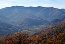 Riudaura i serra de Santa Magdalena.