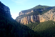 Vistes al cingle de les Estaques des del mirador dels Presidents (fora de ruta).