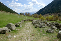 Murs de pedra seca a Cal Jan de la Llosa.