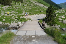 Pont a través del qual creuem cap al marge occidental de la vall de Gaube.