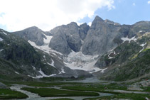 Circ d´Oulettes de Gaube amb el Petit Vignemale, la Punta Chausenque, el Piton Carré i el propi Vignemale o Pique Longue.