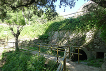 Pont i gir de quasi 180º a l´esquerra.