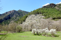 La vall s´estreny.