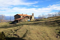 Arribant a l´ermita de Santa Magdalena del Mont.