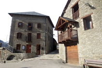 Plaça del poble d´Esterri de Cardós.