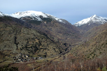 Vistes a Lladrós i al fons Lladorre.