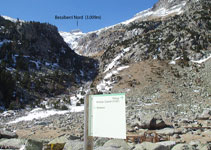 El barranc de Riumalo i el Besiberri despuntant al fons.