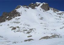 Vista panoràmica del Montardo mentre tornem cap al refugi Ventosa i Calvell.