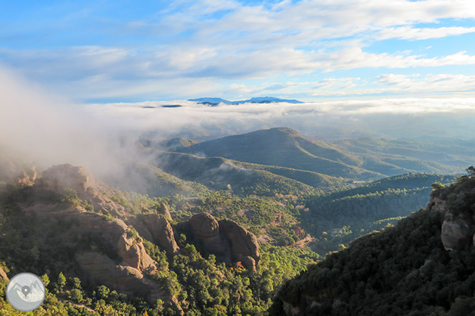 El Montcau (1.056 m) des del Marquet de les Roques  1 