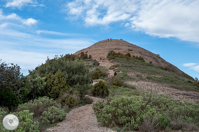 El Montcau (1.056 m) des del Marquet de les Roques  1 