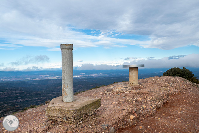 El Montcau (1.056 m) des del Marquet de les Roques  1 