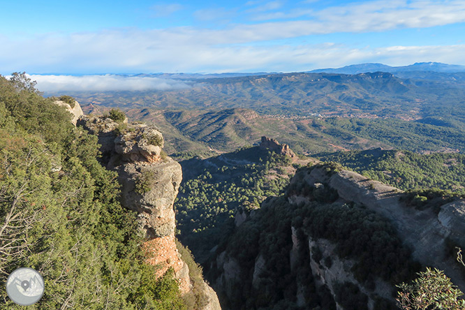 El Montcau (1.056 m) des del Marquet de les Roques  1 