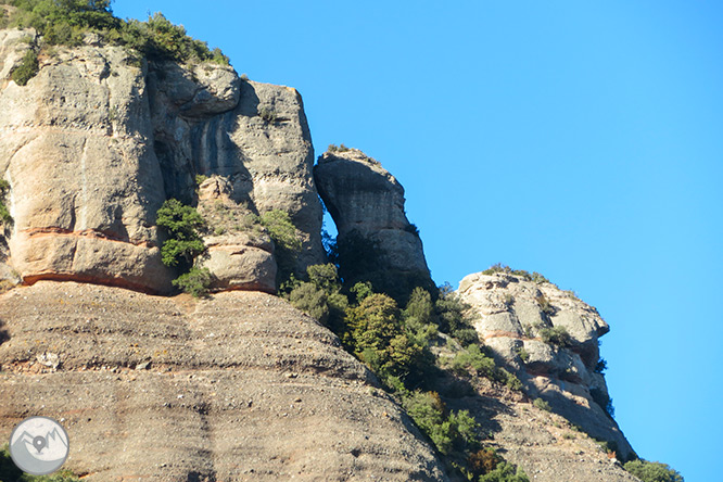 El Montcau (1.056 m) des del Marquet de les Roques  1 