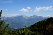 La Tosa d´Alp (2.536m), coll de Pal i Puigllançada (2.409m).