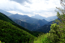 Vistes del Pedraforca pujant al Cap del Grau.