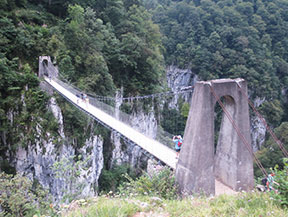 La passarel·la d´Holzarté i les gorges d´Olhadubi