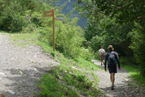 Agafem el camí de la dreta.